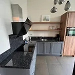 Villa Charlton 79